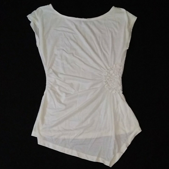 NWOT Mandee Asymmetrical Creamy White Rouched Tee - Picture 5 of 16